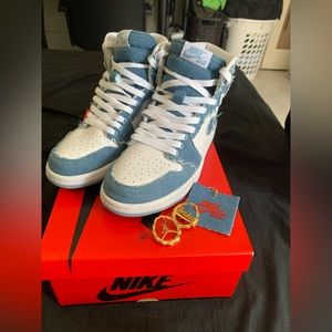 Air Jordan 1 retro HI OG UK 5.5. White, blue, gold, and red.